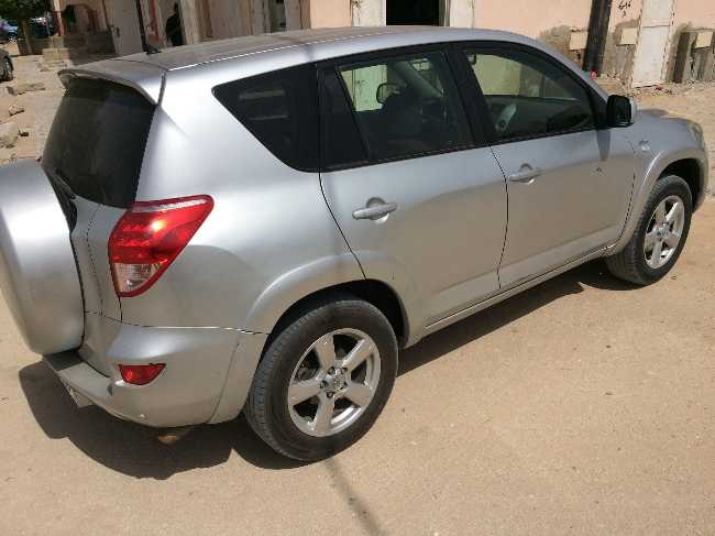 Rav 4 2006 en bon etat Voursa مبيوعه هوينه 