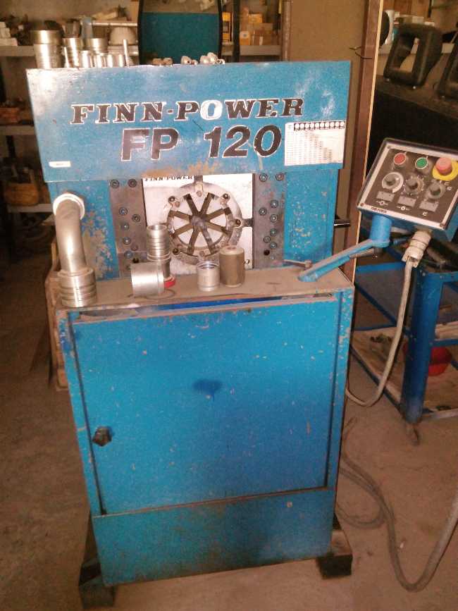 Presse hydraulique-  Finn power  120  flexibles 1-1/4