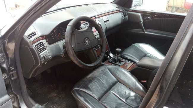 MERCEDES E300 D  NON DEDOUANNÉ BOIT MANUEL m