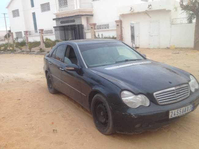 C220 boite automatiqueسيارة زينة مزالت اوراقها تامين