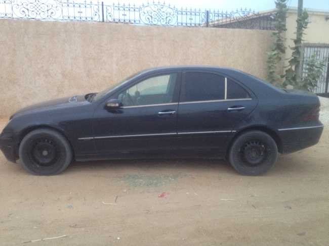 C220 boite automatiqueسيارة زينة مزالت اوراقها تامين