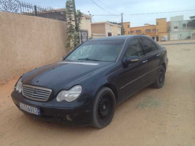 C220 boite automatiqueسيارة زينة مزالت اوراقها تامين