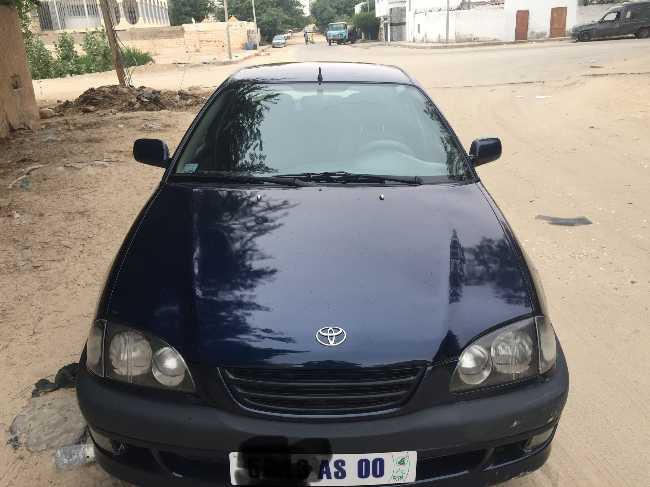 Avensis 2.0 بحالة جيدة