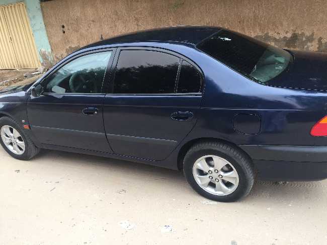 Avensis 2.0 بحالة جيدة