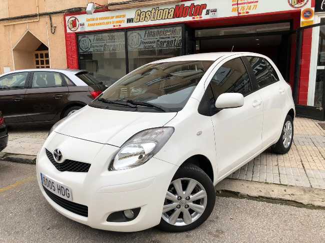 Toyota yaris model 2011