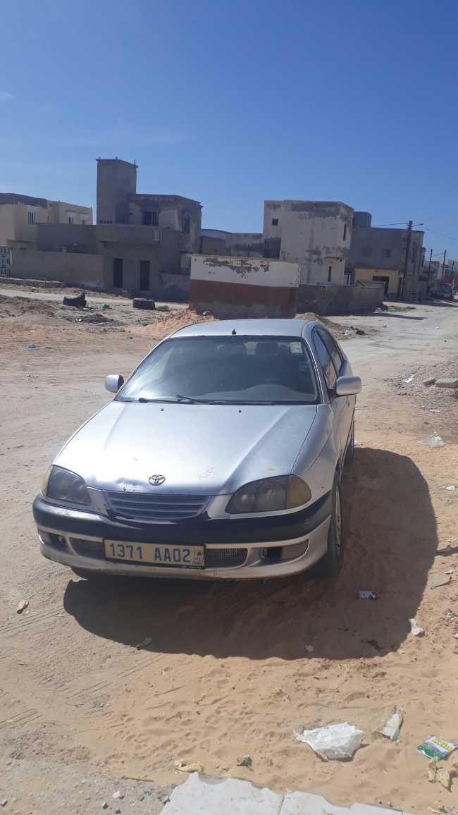 سيارة avensis 2.0