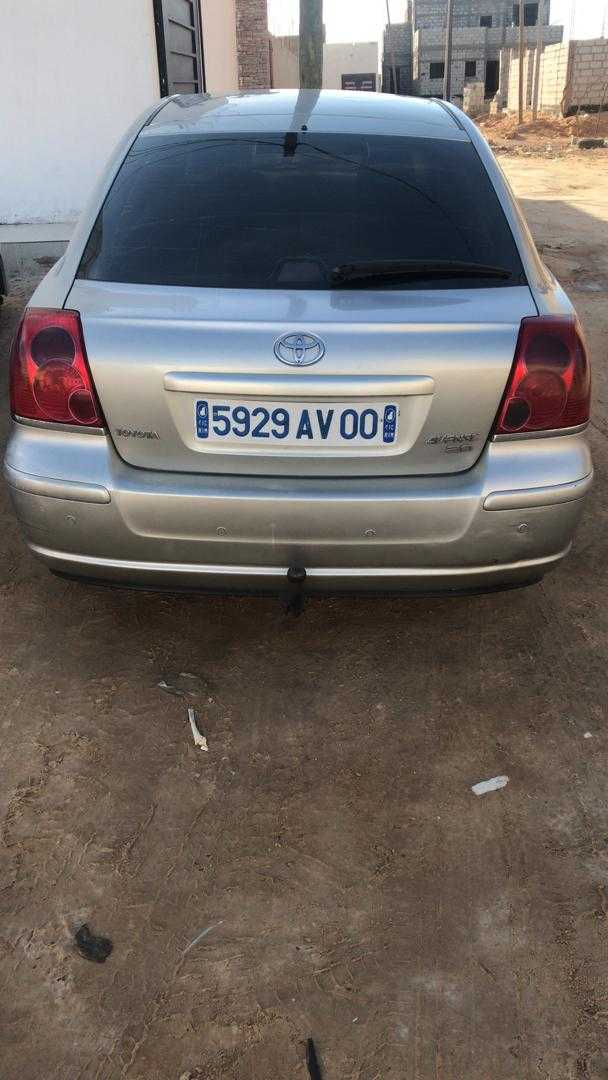 Avensis 2004