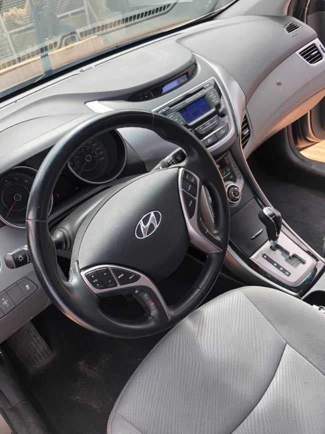 Hundai elantra 2013 essence automatic