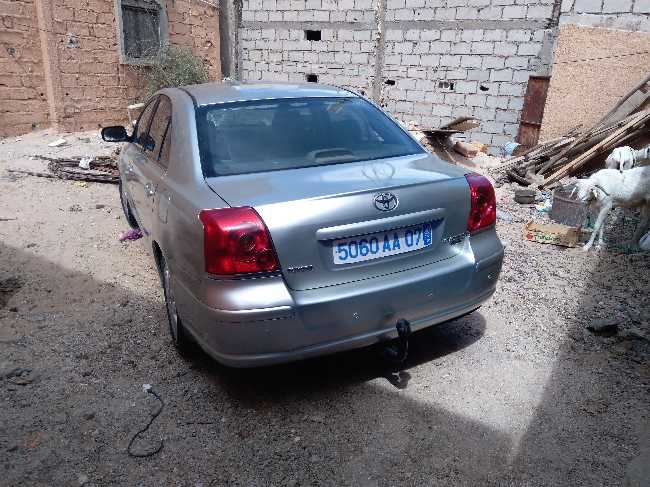 Avensis novo 4 port 5 vites