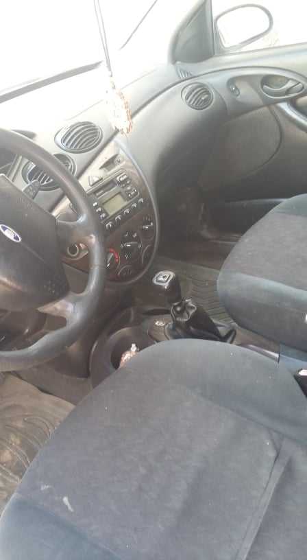 FORD FOCUS EN BON ETAT AA06