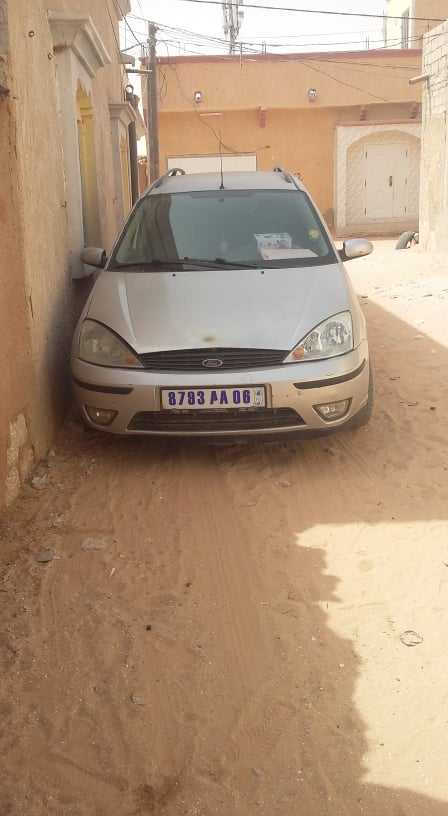 FORD FOCUS EN BON ETAT AA06