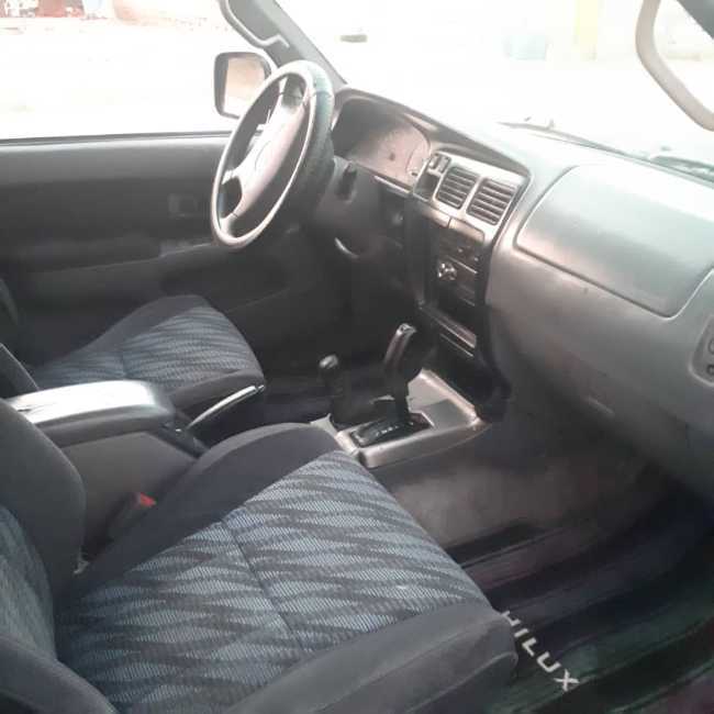 Toyota Hilux 4*4 boîte automatique douaniers papier 