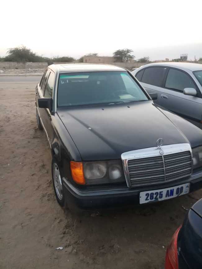 Mercedes 200 بحالة جيدة