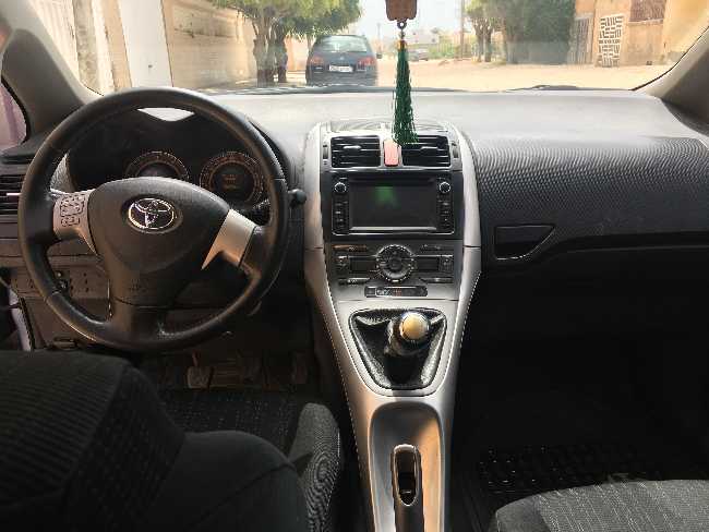 TOYOTA AURUS جديدة مزالت 