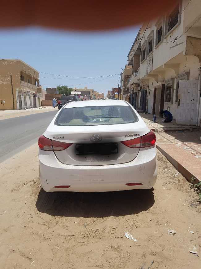 Hyundai elantra sous douane