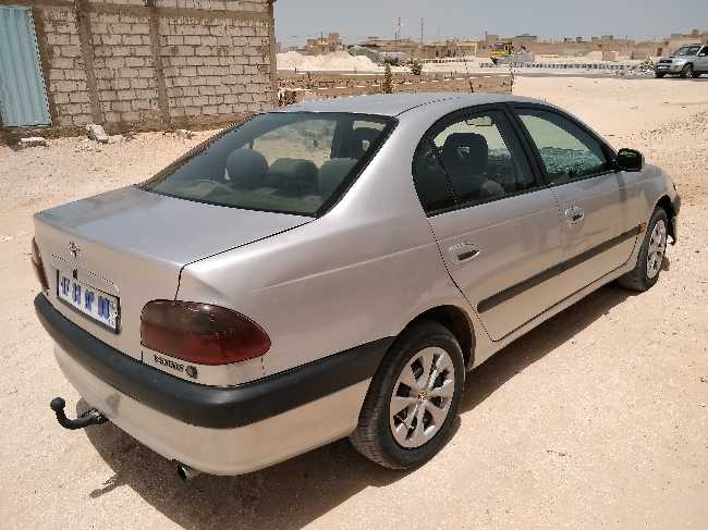 Avensis 2.0 climatisé en bon état 