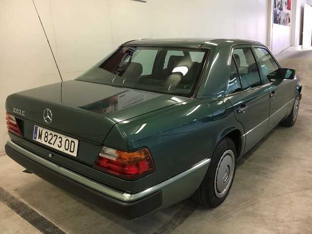 Mercedes 200D sous doine arivage