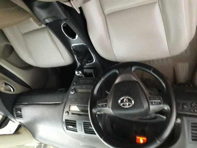 Toyota avensis  2010