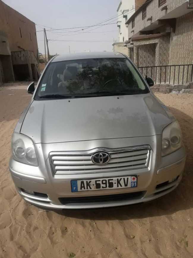 TOYOTA AVENSIS D4D 5 VITESSES ET  5 PORTES 