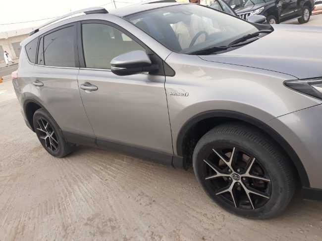 Rav 4Hybride 2016 essence boite automatique 