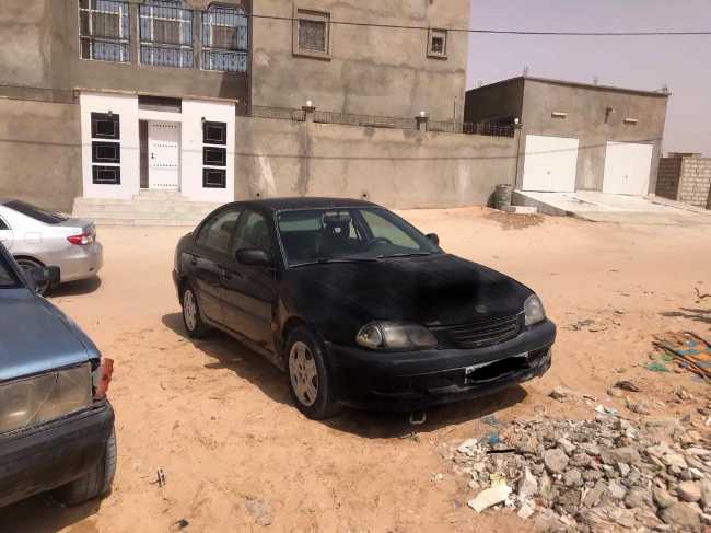 فرصة 2.0 avensis 4 vitre  الوضعية جيدة