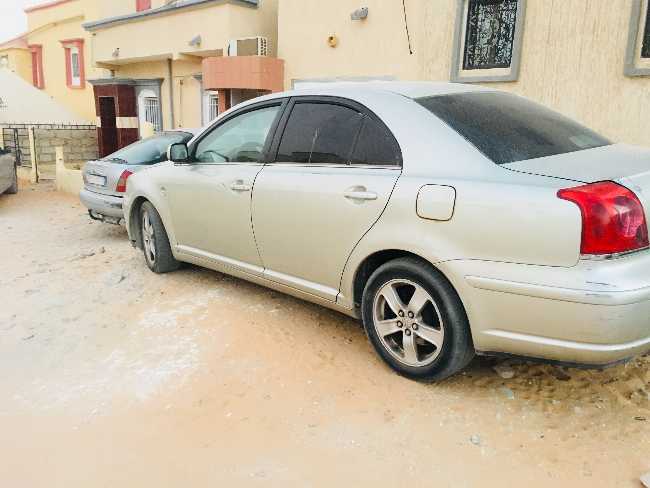 Avensis 2003 sous douane moteur faible 