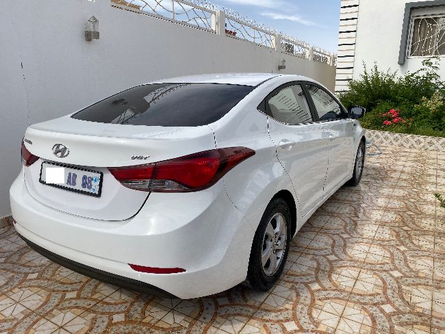  Hyundai Avante 2014 gazoile Automatique AB08