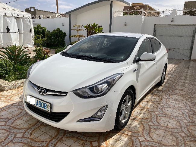  Hyundai Avante 2014 gazoile Automatique AB08