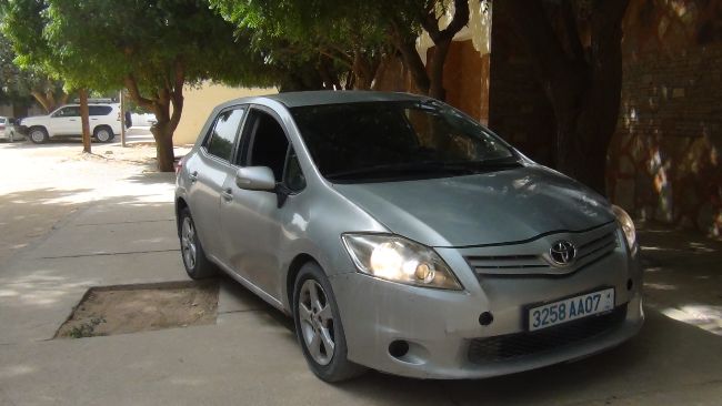 TOYOTA AURIS زينة مزالت فرصة 