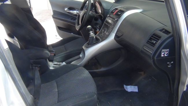 TOYOTA AURIS زينة مزالت فرصة 