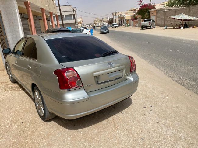 Avensis Nouveau modèle en très bon état AV00