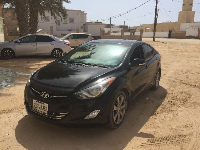 HYUNDAi ELENTRA 2014 en bon etat