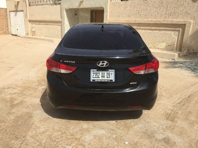 HYUNDAi ELENTRA 2014 en bon etat