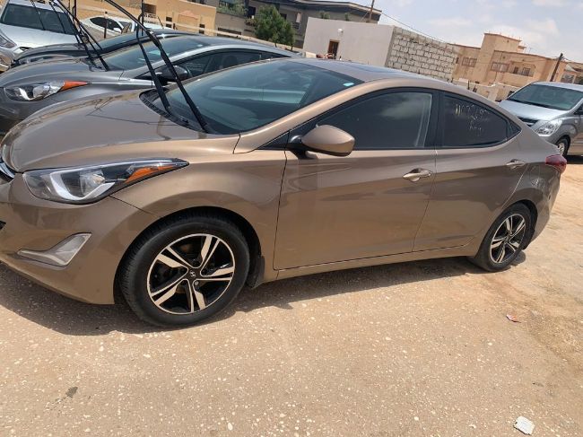 Hyundai Elantra 2015 ماه مرقمة