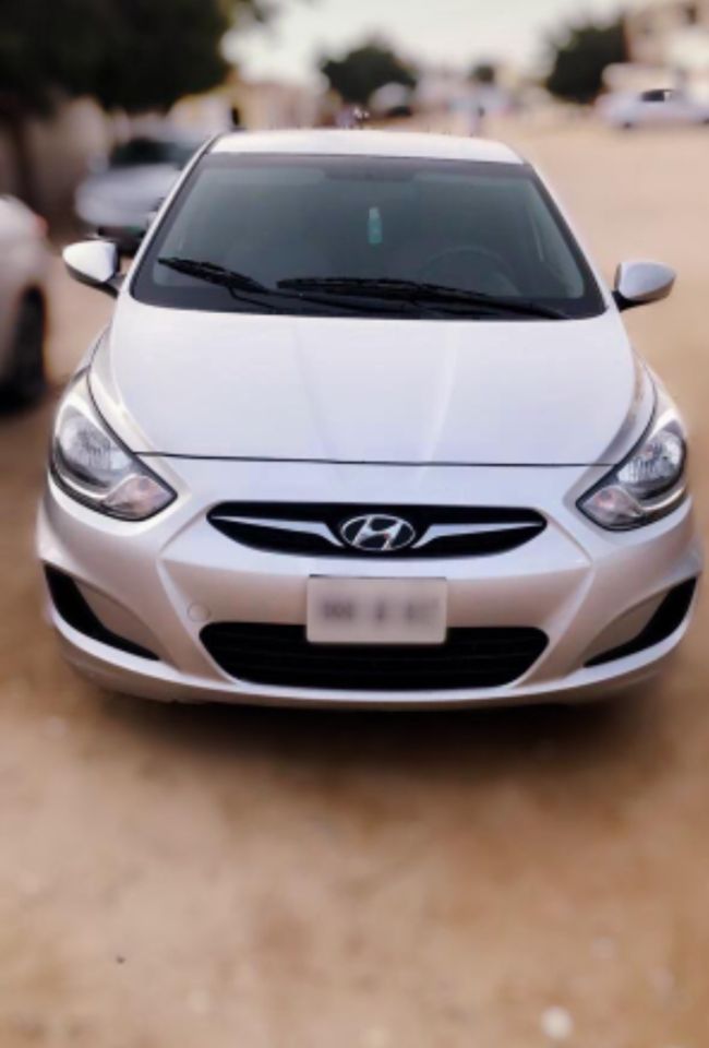 Hyundai accent essence automatique non immatriculé 