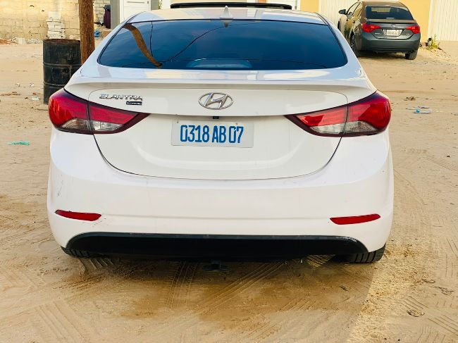 HYUNDAI ELANTRA 2015 FULL OPTION AB07