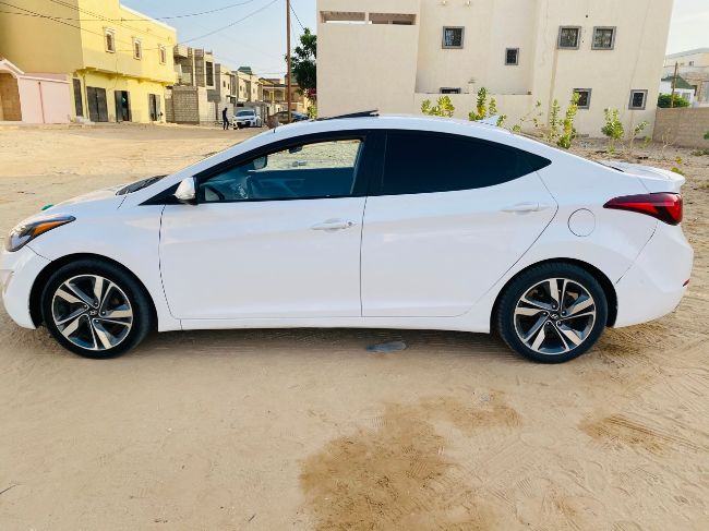 HYUNDAI ELANTRA 2015 FULL OPTION AB07