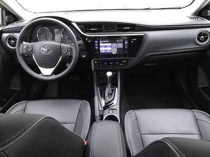 Toyota Corolla 2017 XLE full options série spécial 