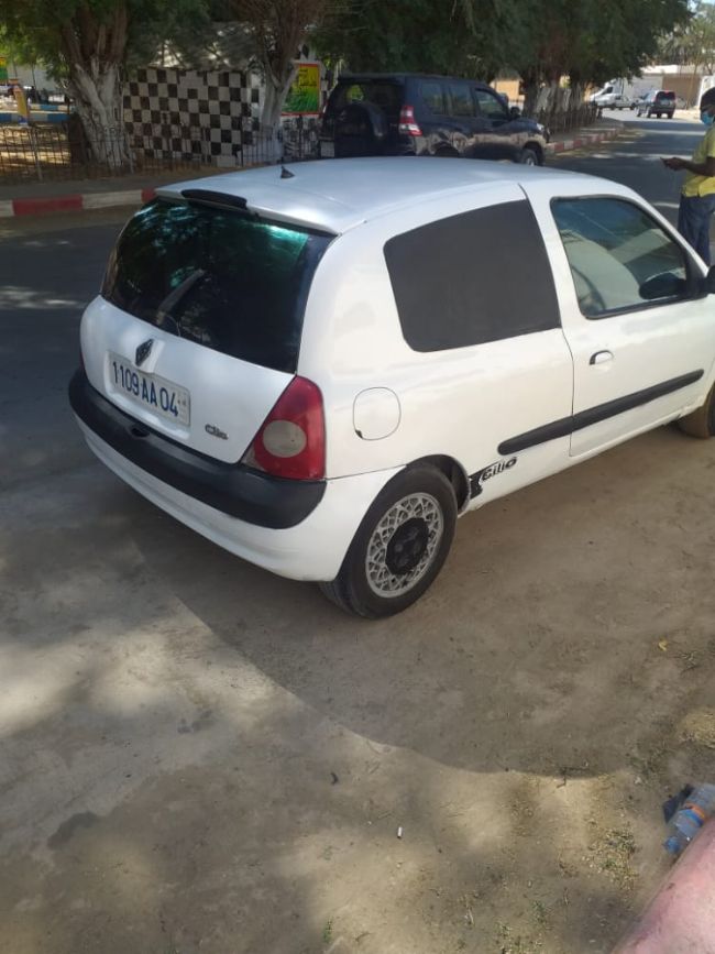 Renault Clio 2 portes gasoil douaniers papier complet 