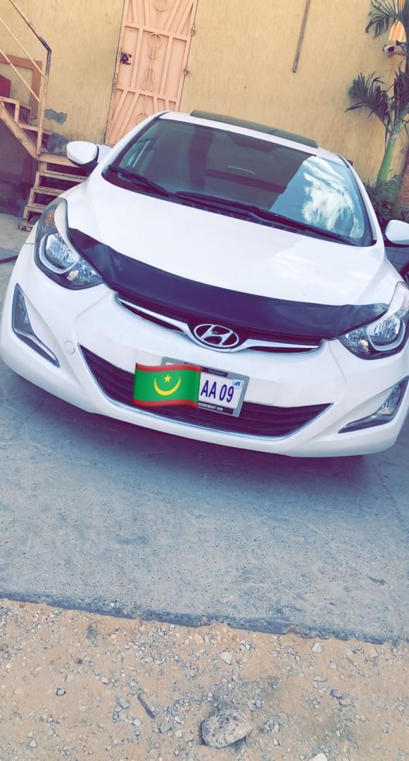 Hyundai Elantra 2015 toit ouvrant mebyou3a mahi wa3ra