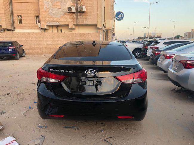 Hyundai Elantra جديدة مافات ورقمت