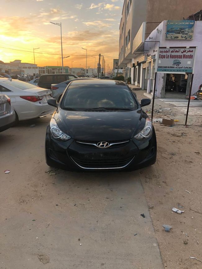 Hyundai Elantra جديدة مافات ورقمت