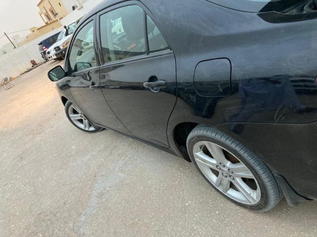 Toyota Corolla 2013  جديدة و فتحة سقف (Toit Ouvrant)