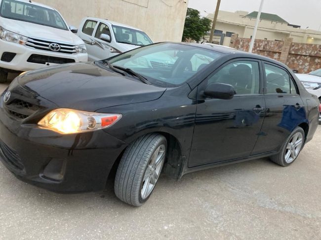 Toyota Corolla 2013  جديدة و فتحة سقف (Toit Ouvrant)