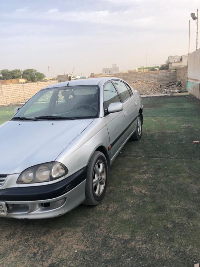 سيارة avensis 2.0