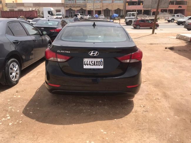 Hyundai Elantra 2015 مديون مافت ورقمت  كاميرا خلفية,