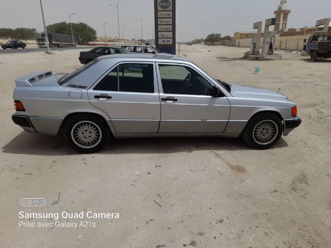 MERCEDES 190 LARGE BAGUETTE SORTIE PORT A VENDRE 