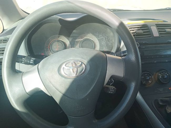 Toyota  Auris 2012