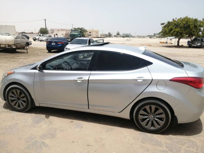 Hyundai Elantra EN TREE BON ETAT 2013