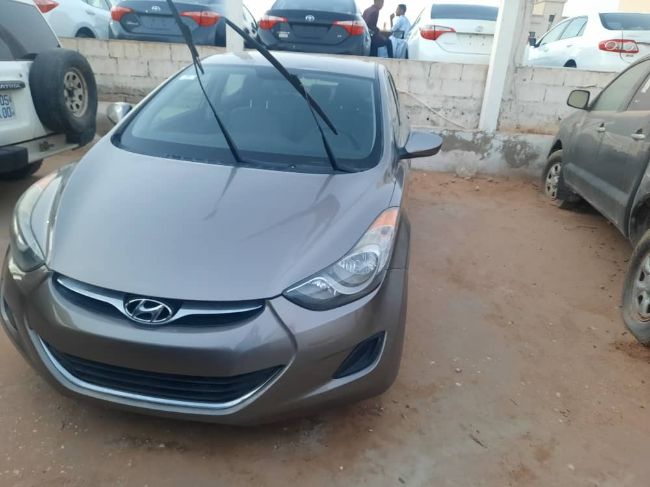 Hyundai Elantra 2014 مافات ورقمت جديد ماله شئ جاي